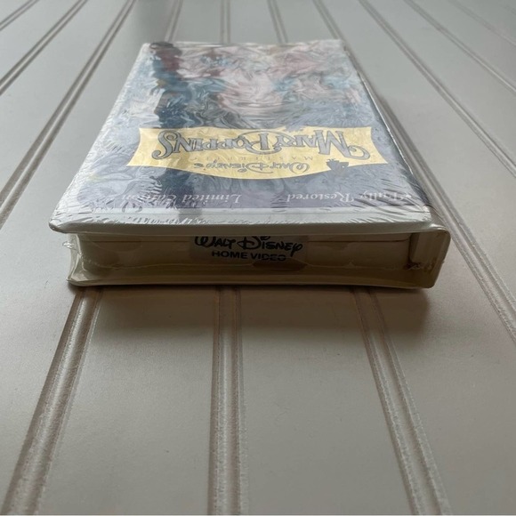 Walt Disney Mary Poppins VHS Clambshell Tape Movie Vintage Limited Edition Seal - Picture 6 of 11
